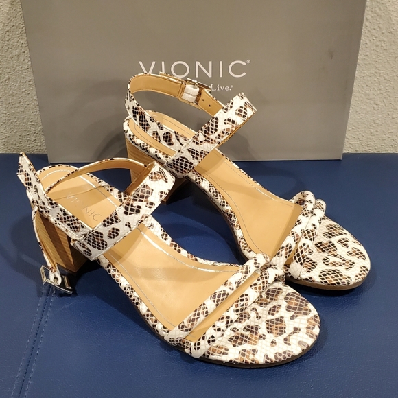 New Vionic Women's Papaya Paula Chunky Heel Blocked Heel Sandals. White - Picture 3 of 8